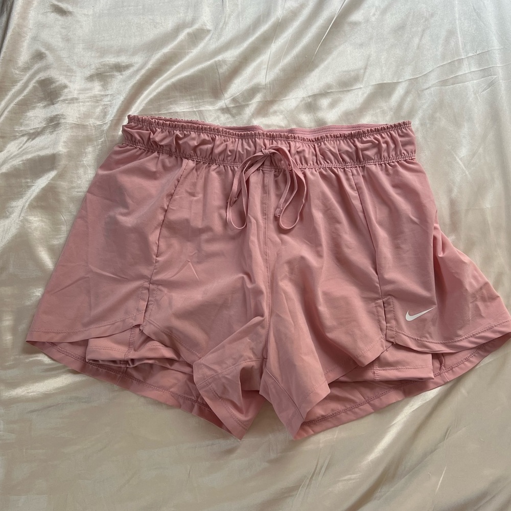 Nike: Pink Shorts (M)